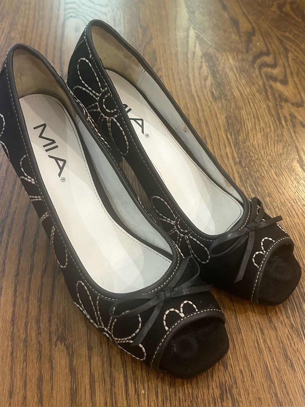 Vintage Y2K MIA Contrast Stitch Peep Toe Heels